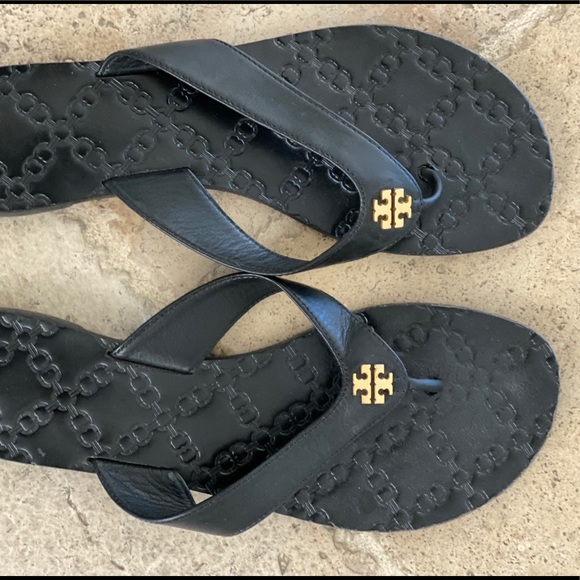 *SOLD* Tory Burch flip flops - Picture 1 of 4